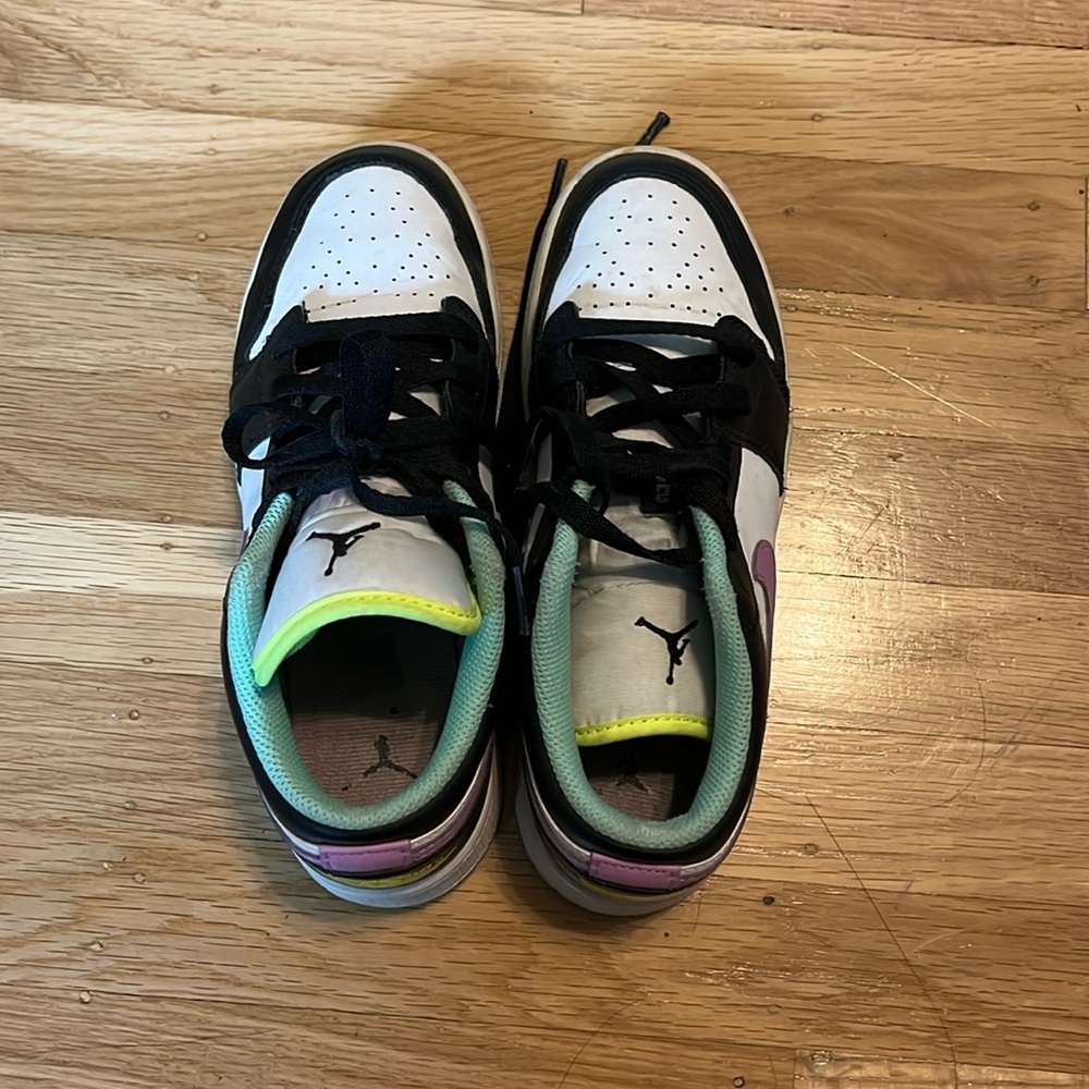 Jordan 1 Low
Green Glow Violet Shock (GS)